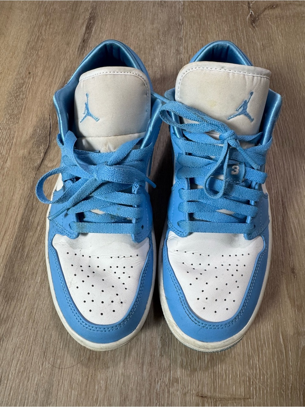 Jordan 1 Low UNC - Picture 2 of 3